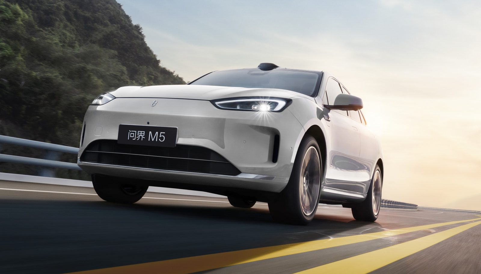 AITO M5 EV — фото модели