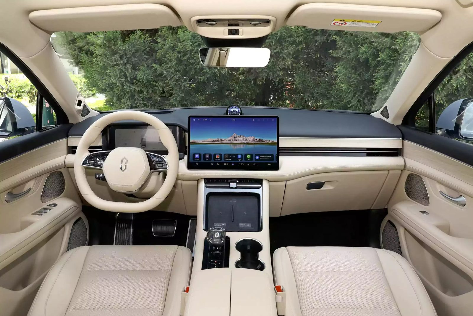 AITO M5 EV 2025 — главное фото модели, интерьер, передняя панель, рынок internal_mvp