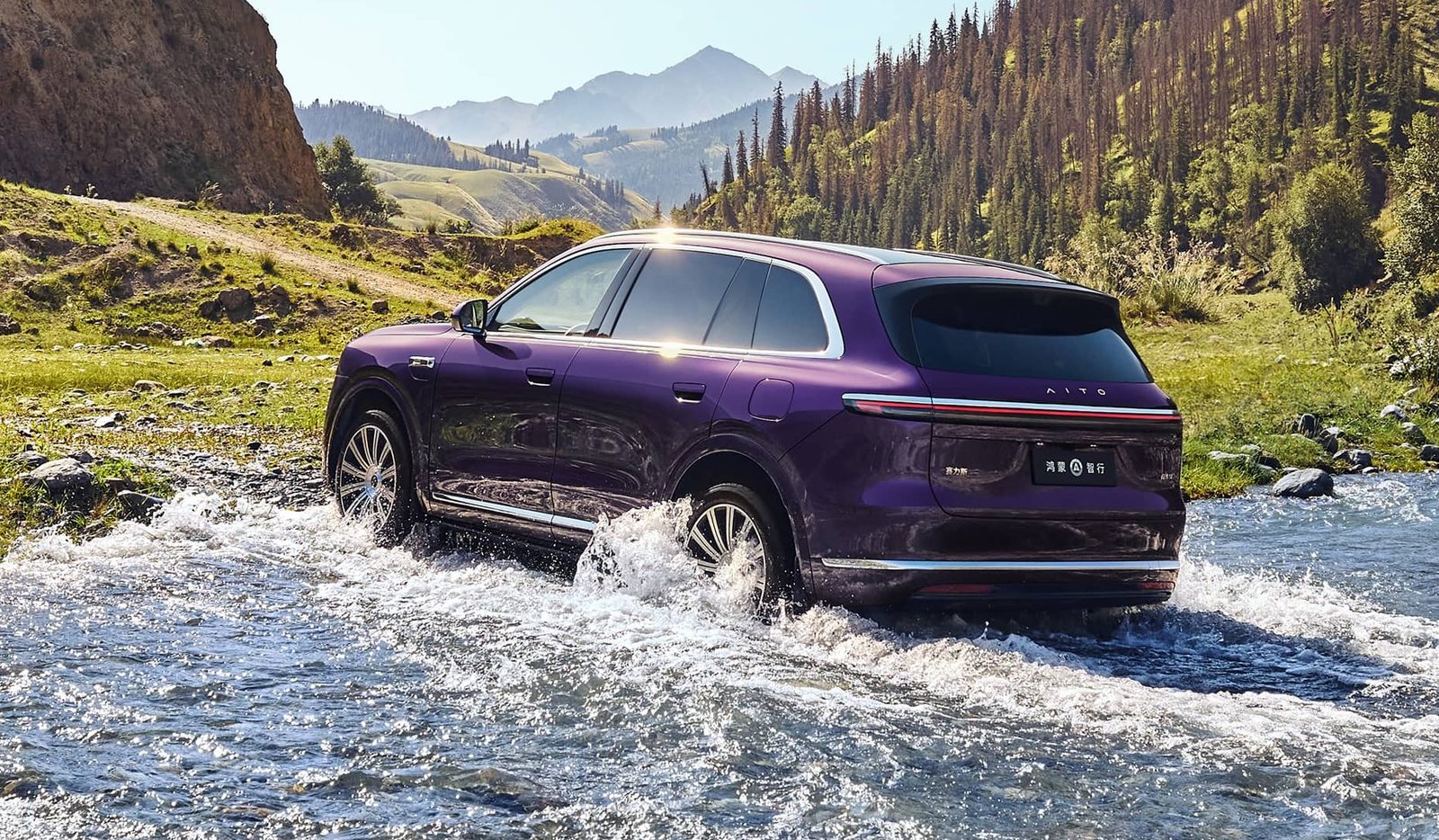 AITO M7 EV 2026 — главное фото модели, экстерьер, rear 3q wading, рынок china