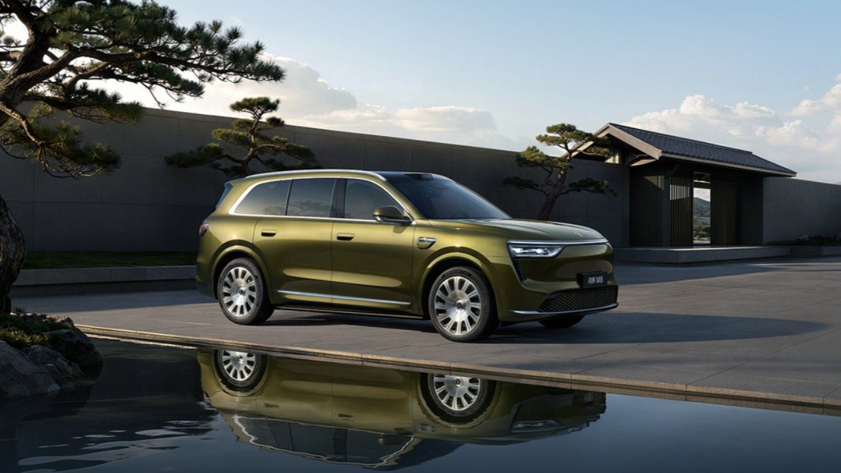 AITO M8 EV 2026 Refresh — главное фото модели, экстерьер, вид спереди 3/4, рынок China