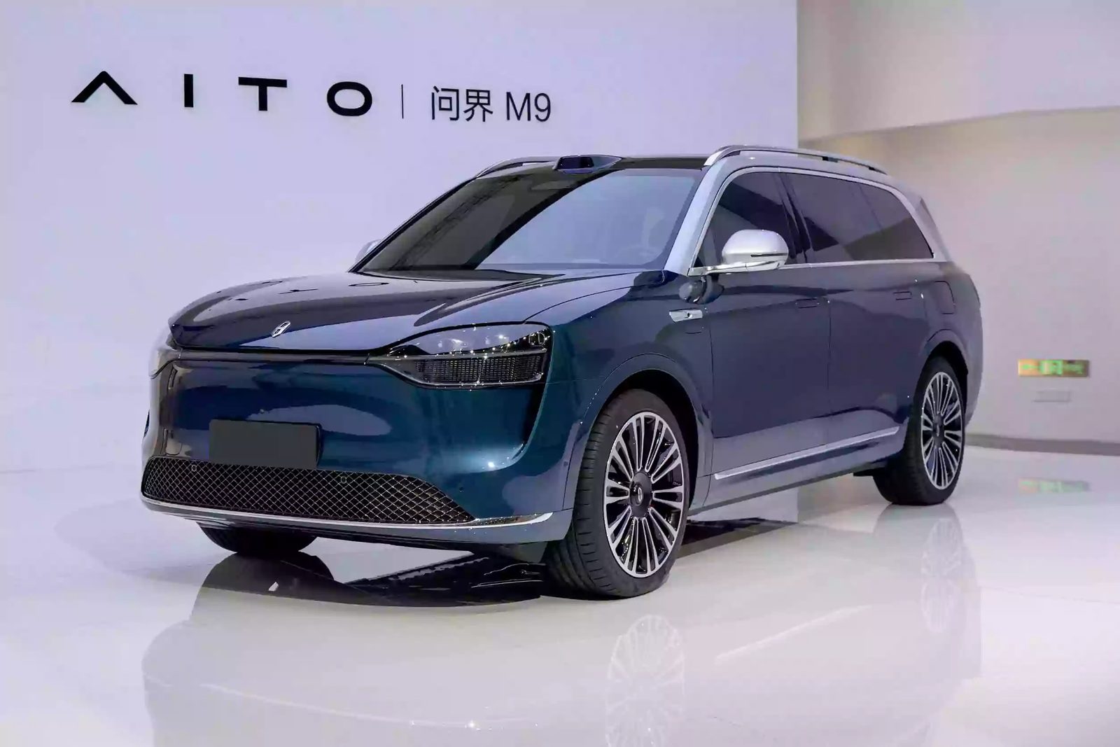 AITO M9 EV 2026 — экстерьер, вид спереди 3/4, рынок internal_mvp