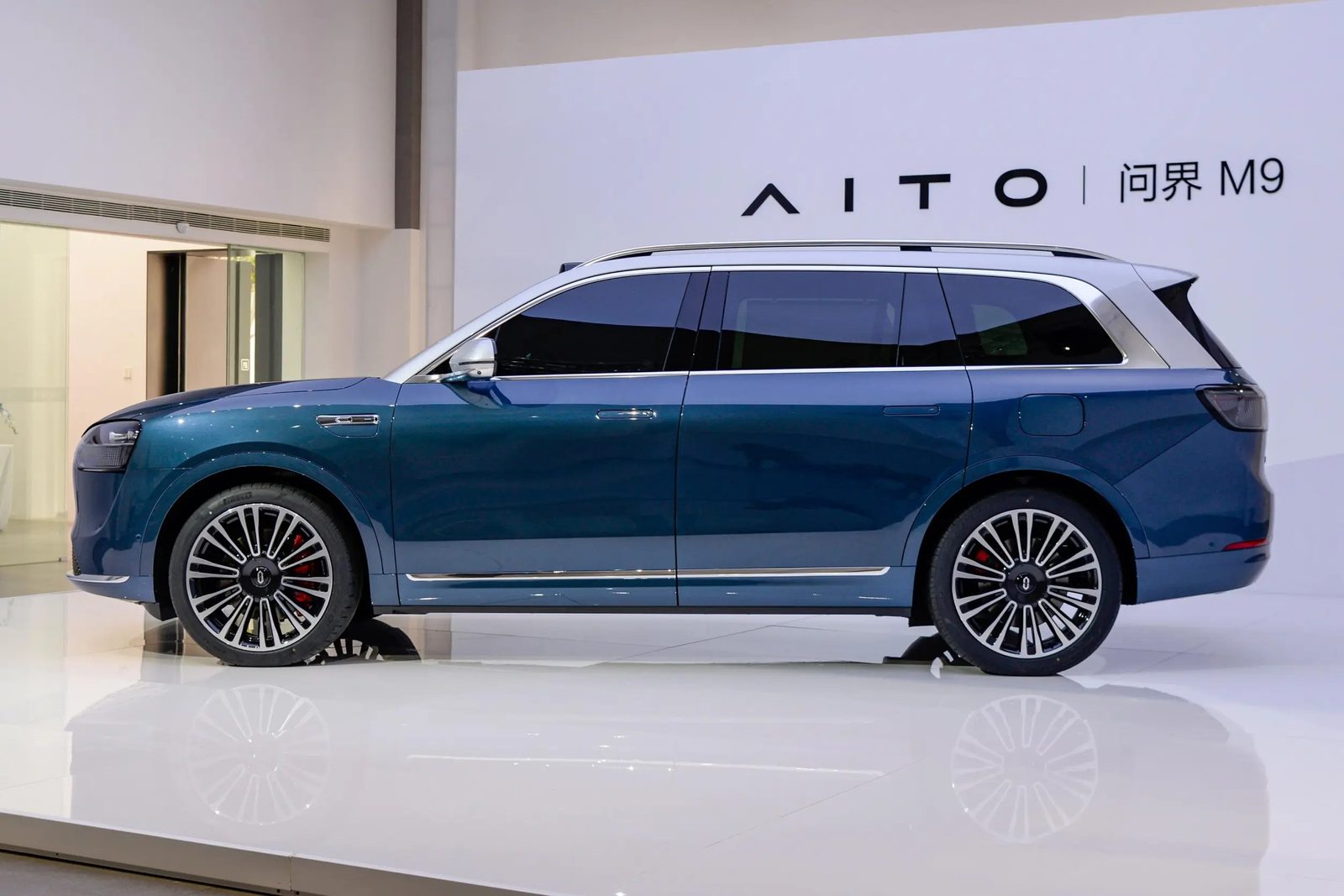 AITO M9 EV 2026 — экстерьер, вид сбоку, рынок internal_mvp