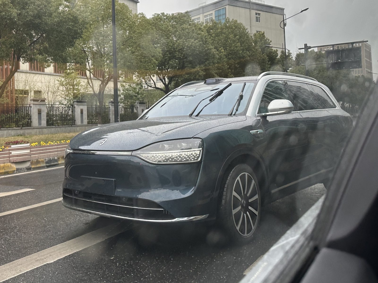 AITO M9 EREV 2026 — экстерьер, вид спереди 3/4, рынок China