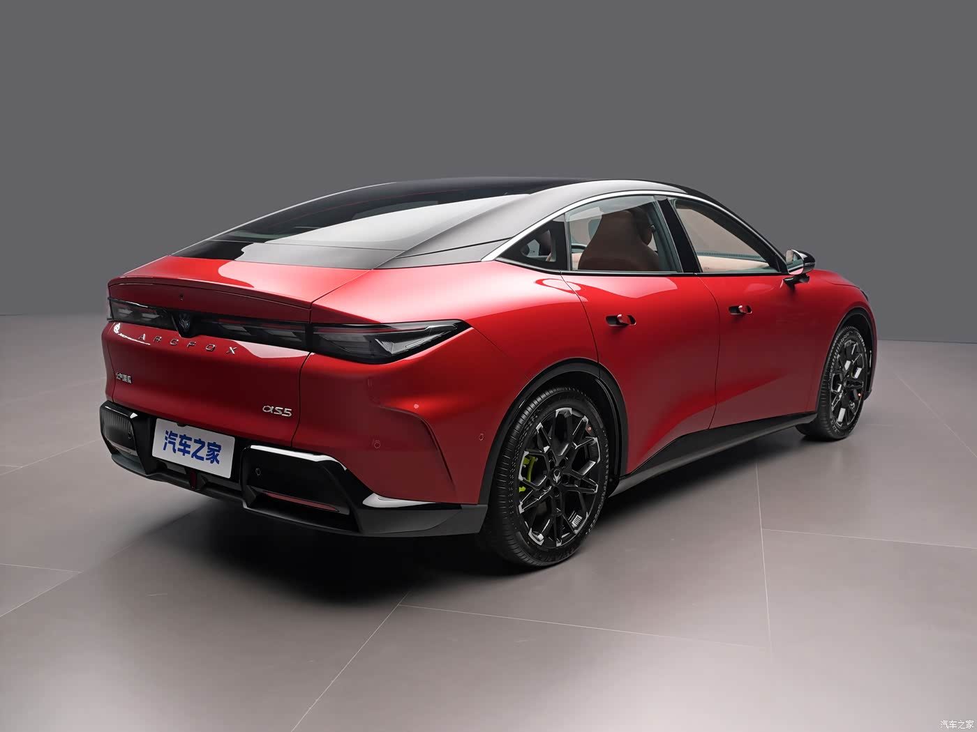 Arcfox Alpha S5 MY2027 EV — экстерьер, вид сзади 3/4