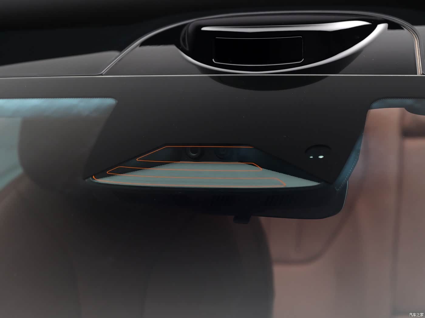 Arcfox Alpha S5 MY2027 EV — интерьер, glovebox