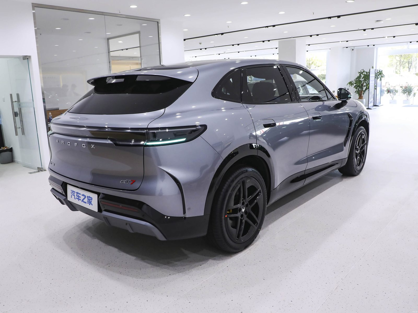 Arcfox Alpha T7 EV / EREV 2026 — экстерьер, rear three quarter right, рынок China announcement