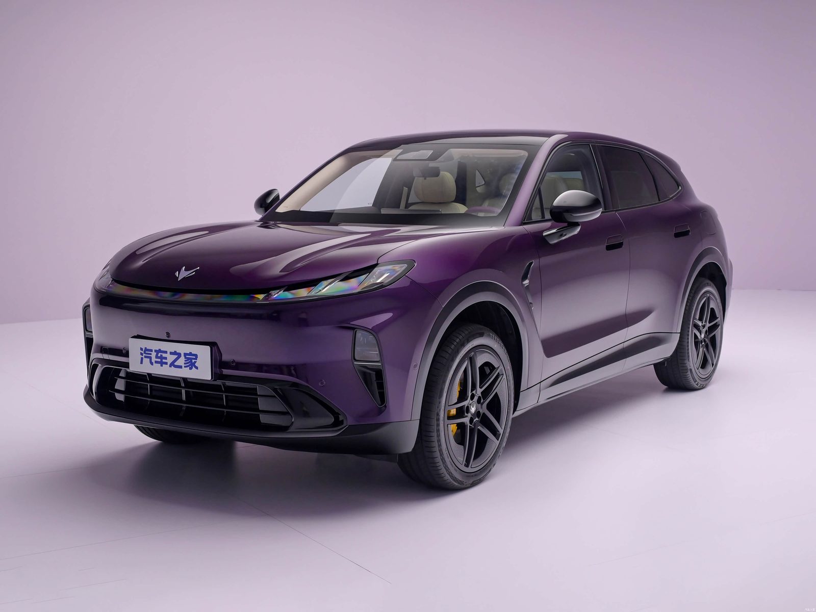 Arcfox Alpha T7 EV / EREV 2026 — экстерьер, front three quarter studio, рынок China announcement