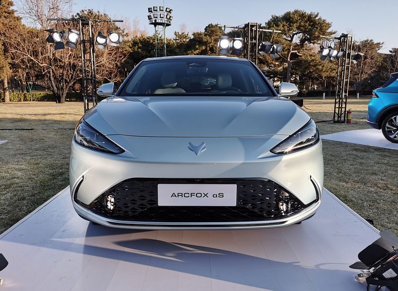 Arcfox Alpha S 2025 — экстерьер, вид спереди