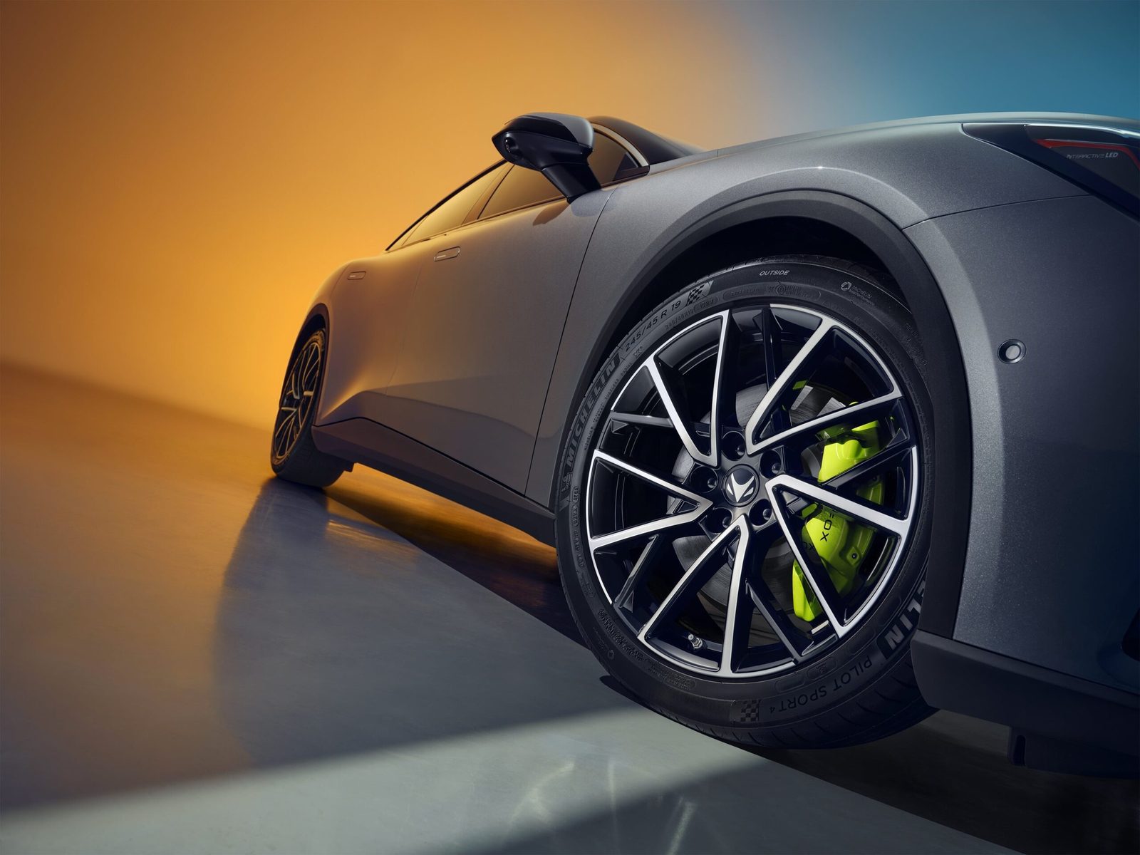 Arcfox Alpha S5 EREV 2025 — экстерьер, wheel detail, рынок EU regional official