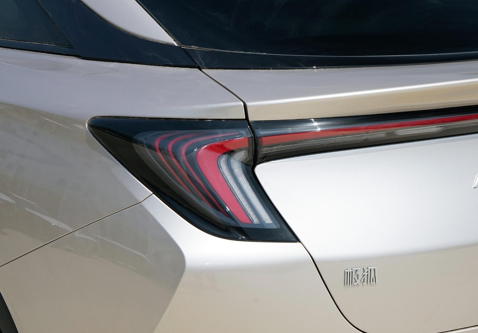 Arcfox Alpha S6 2025 — экстерьер, taillight detail, рынок China