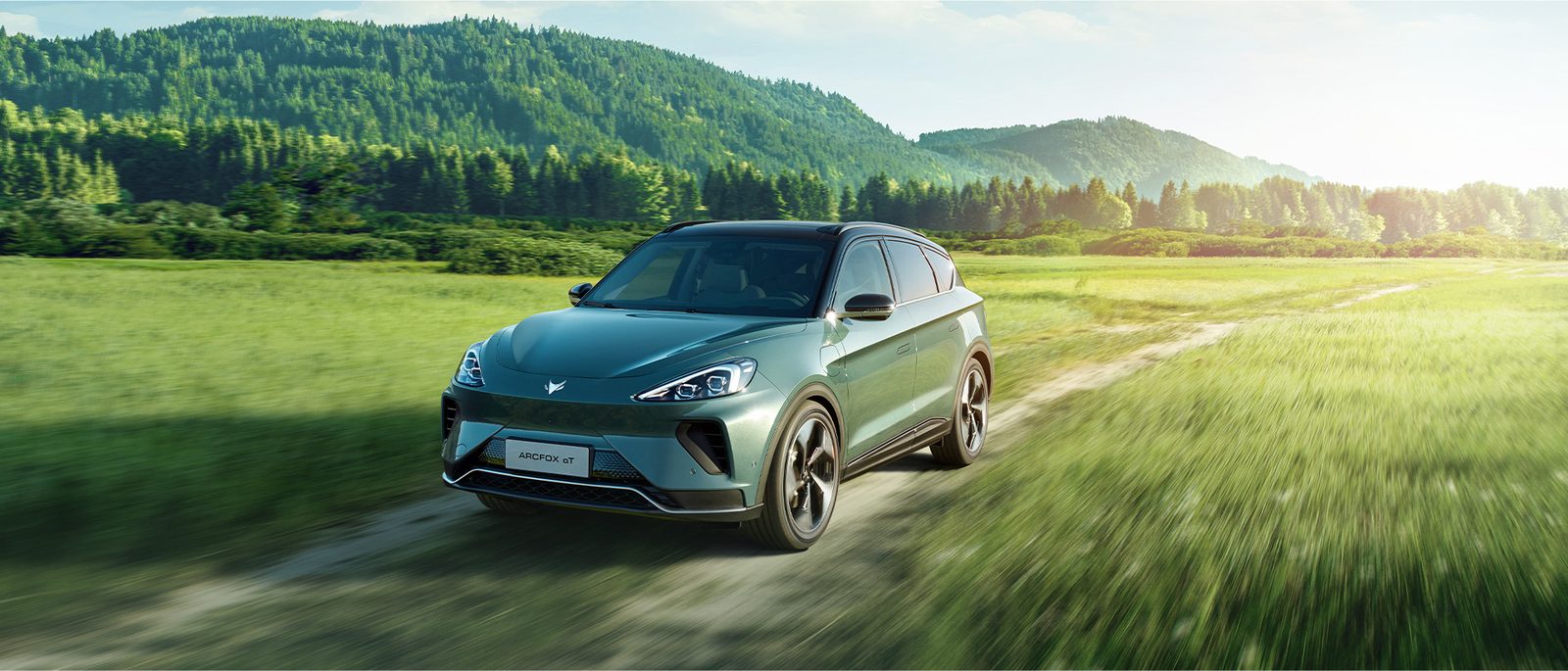 Arcfox Alpha T 2025 — экстерьер, front 3q road, рынок China
