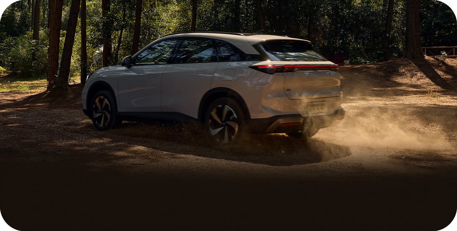 Arcfox Alpha T5 EREV 2025 — экстерьер, rear 3q driving, рынок internal_mvp