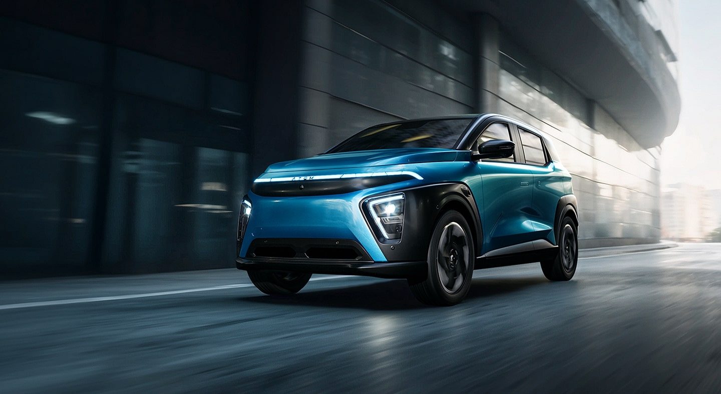 Atom 2026 — главное фото модели, экстерьер, front 3q road, рынок Russia pre-order