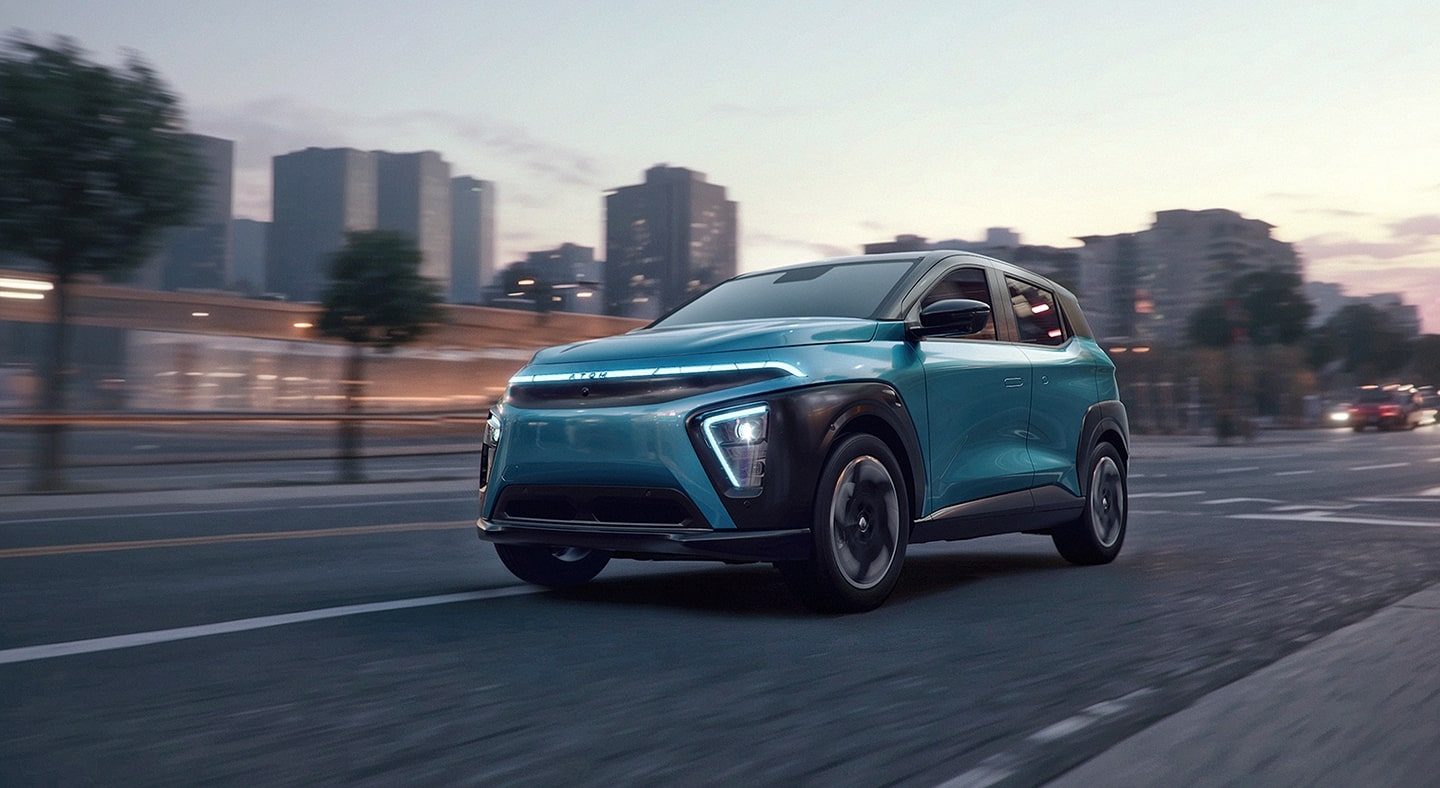 Atom 2026 — экстерьер, front 3q city, рынок Russia pre-order