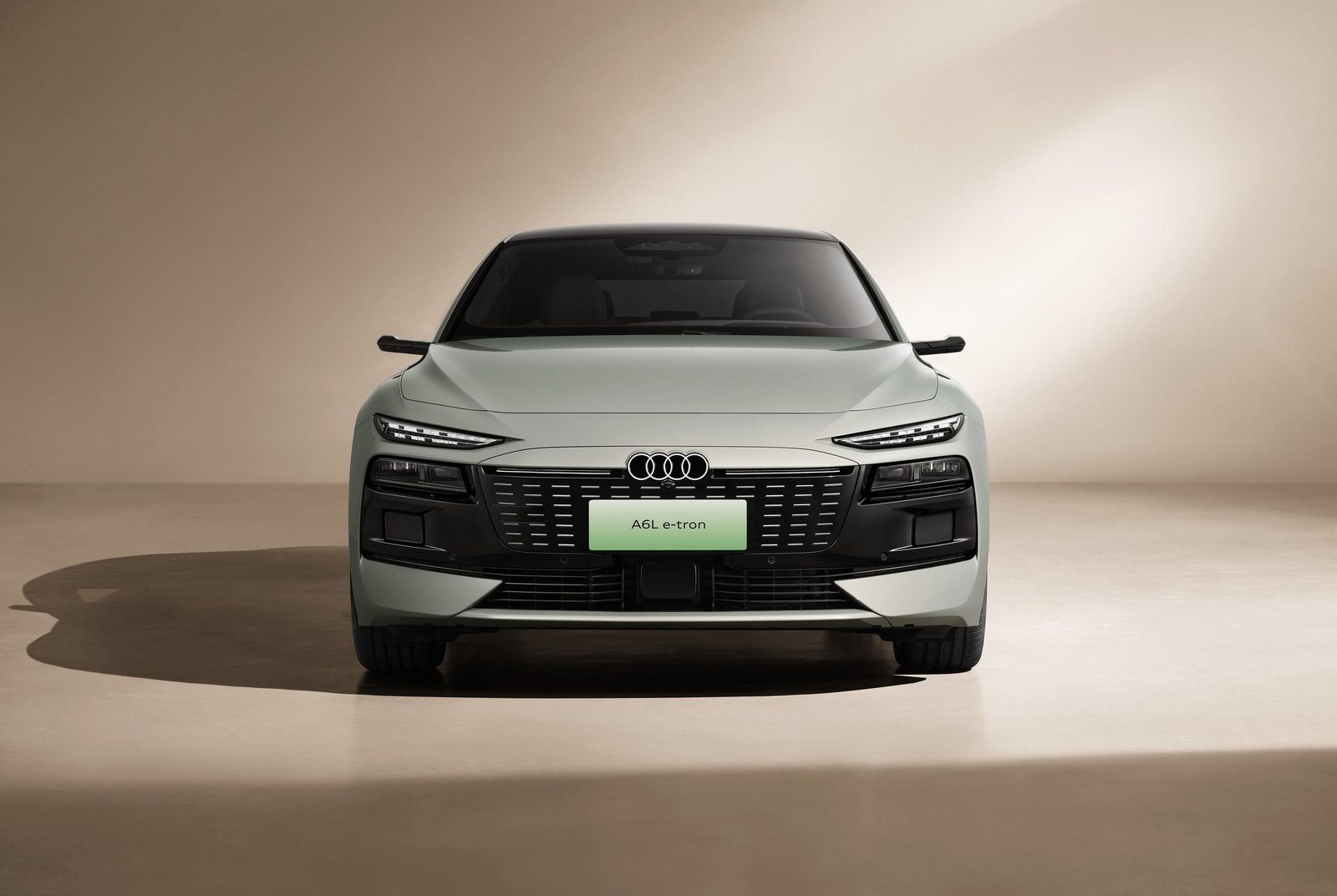 Audi A6L e-tron China 2025 — экстерьер, front 3q building, рынок China