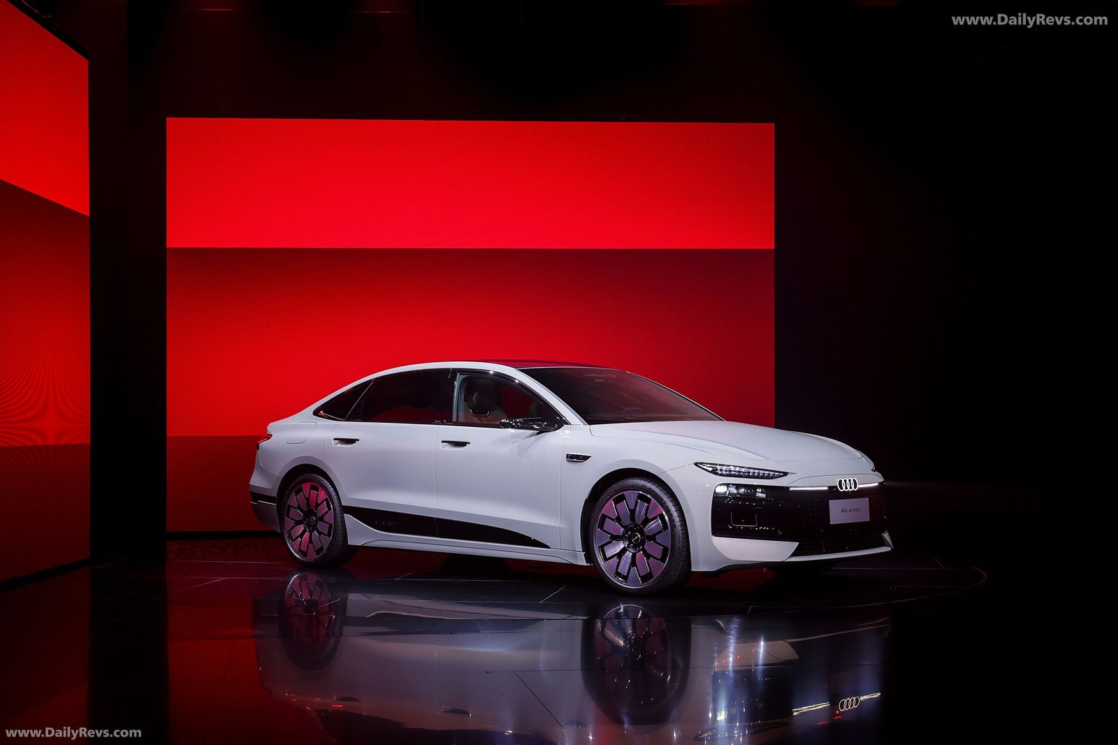 Audi A6L e-tron China 2025 — экстерьер, side front 3q, рынок China