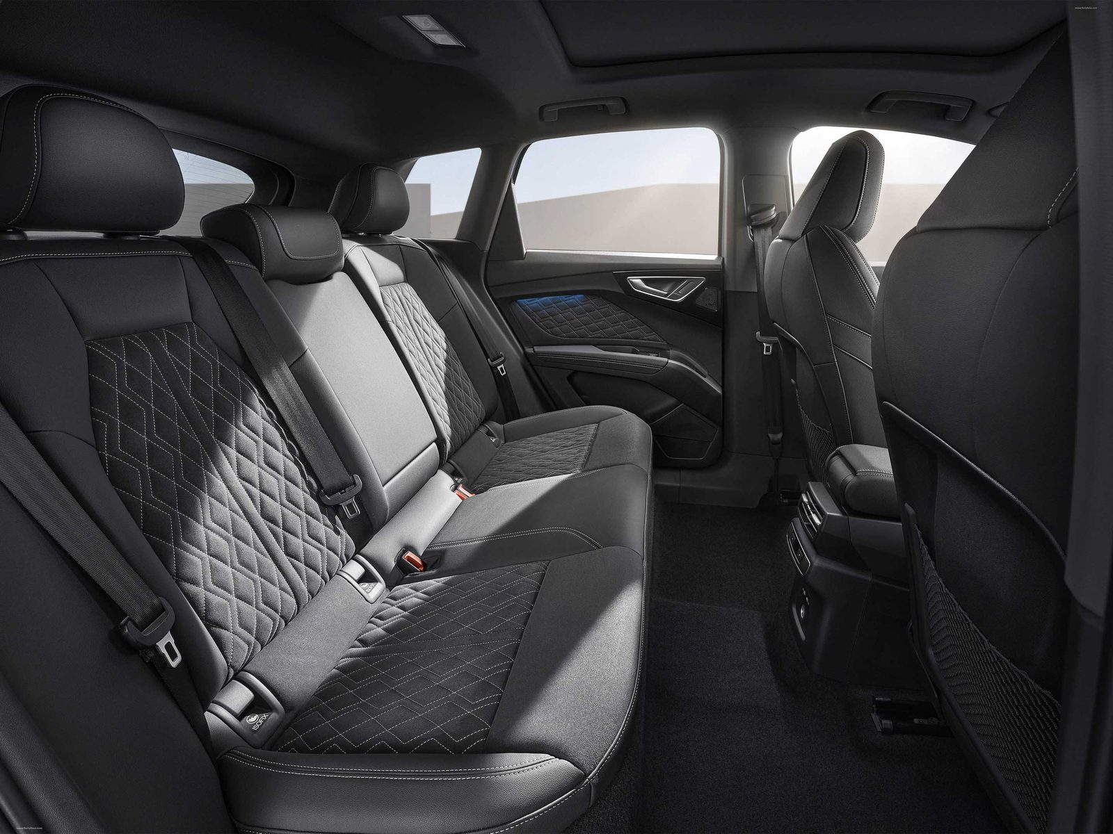 Audi Q4 e-tron China 2022 — интерьер, второй ряд сидений, рынок internal_mvp