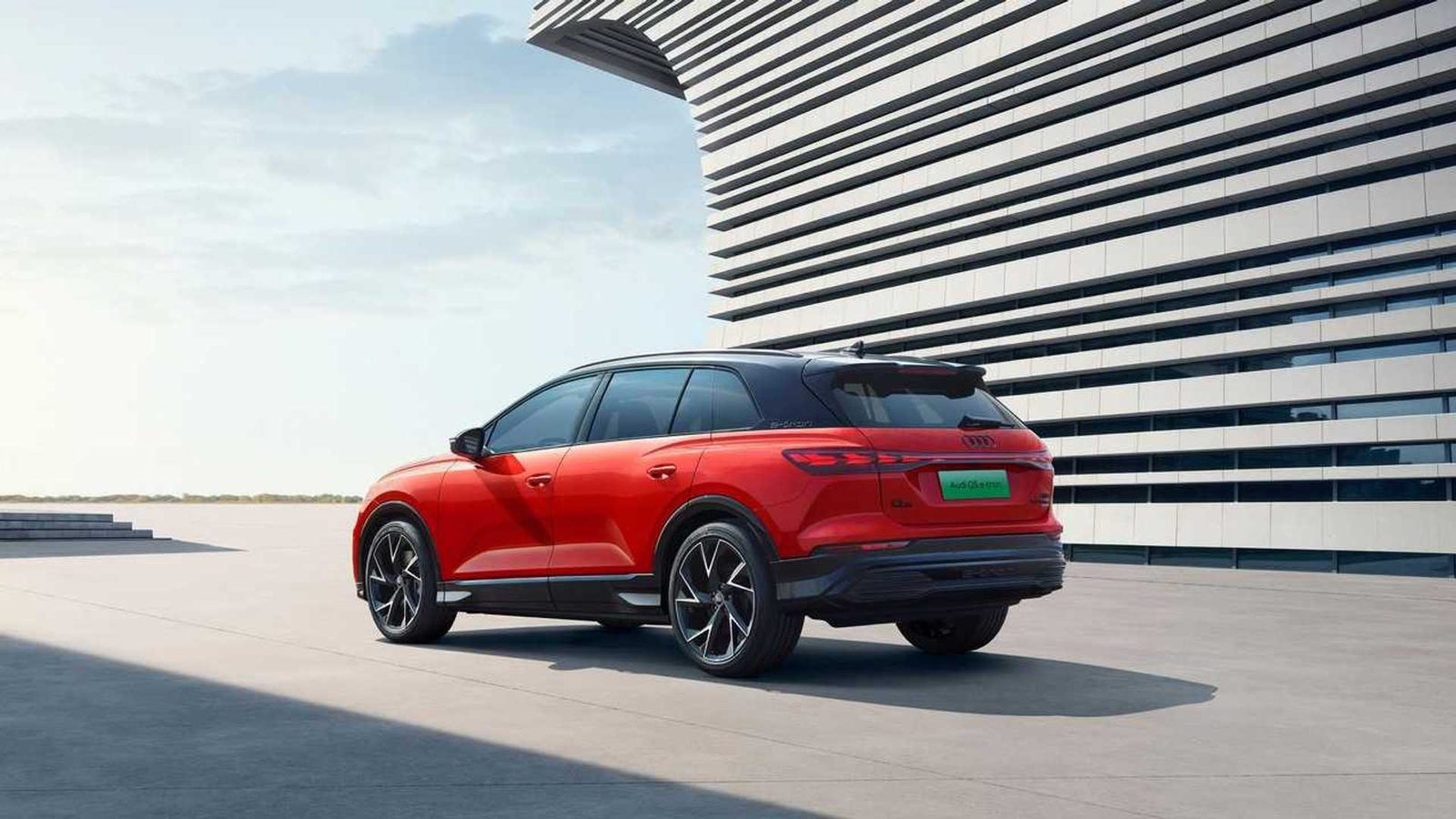 Audi Q5 e-tron China 2022 — экстерьер, rear 3q red official gallery, рынок internal_mvp