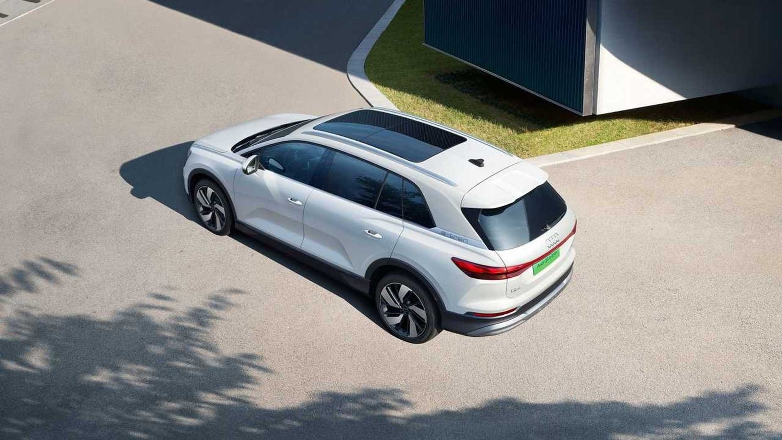 Audi Q5 e-tron China 2022 — экстерьер, top rear 3q white, рынок internal_mvp