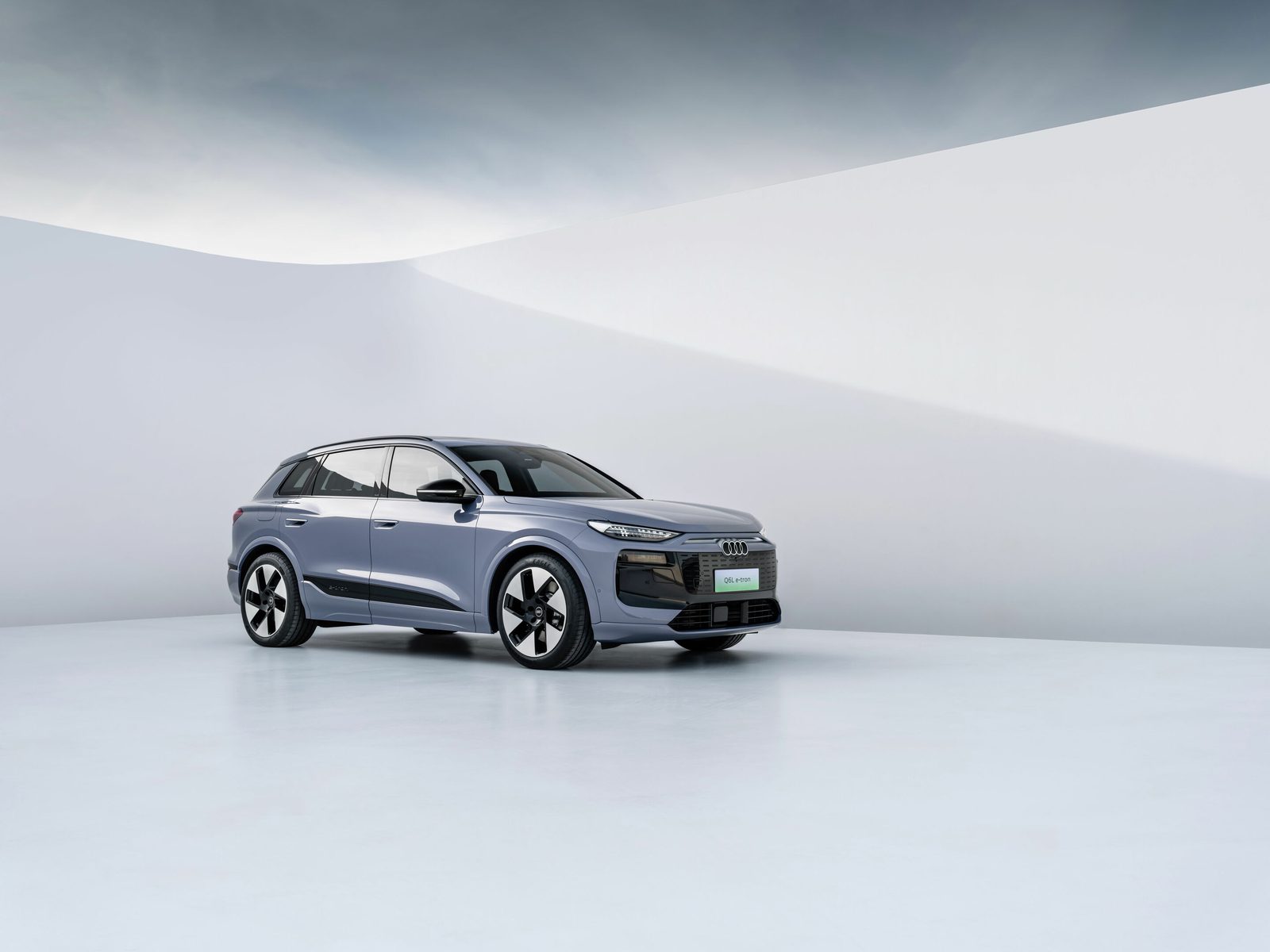 Audi Q6L e-tron China 2025 — экстерьер, вид спереди 3/4, рынок internal_mvp