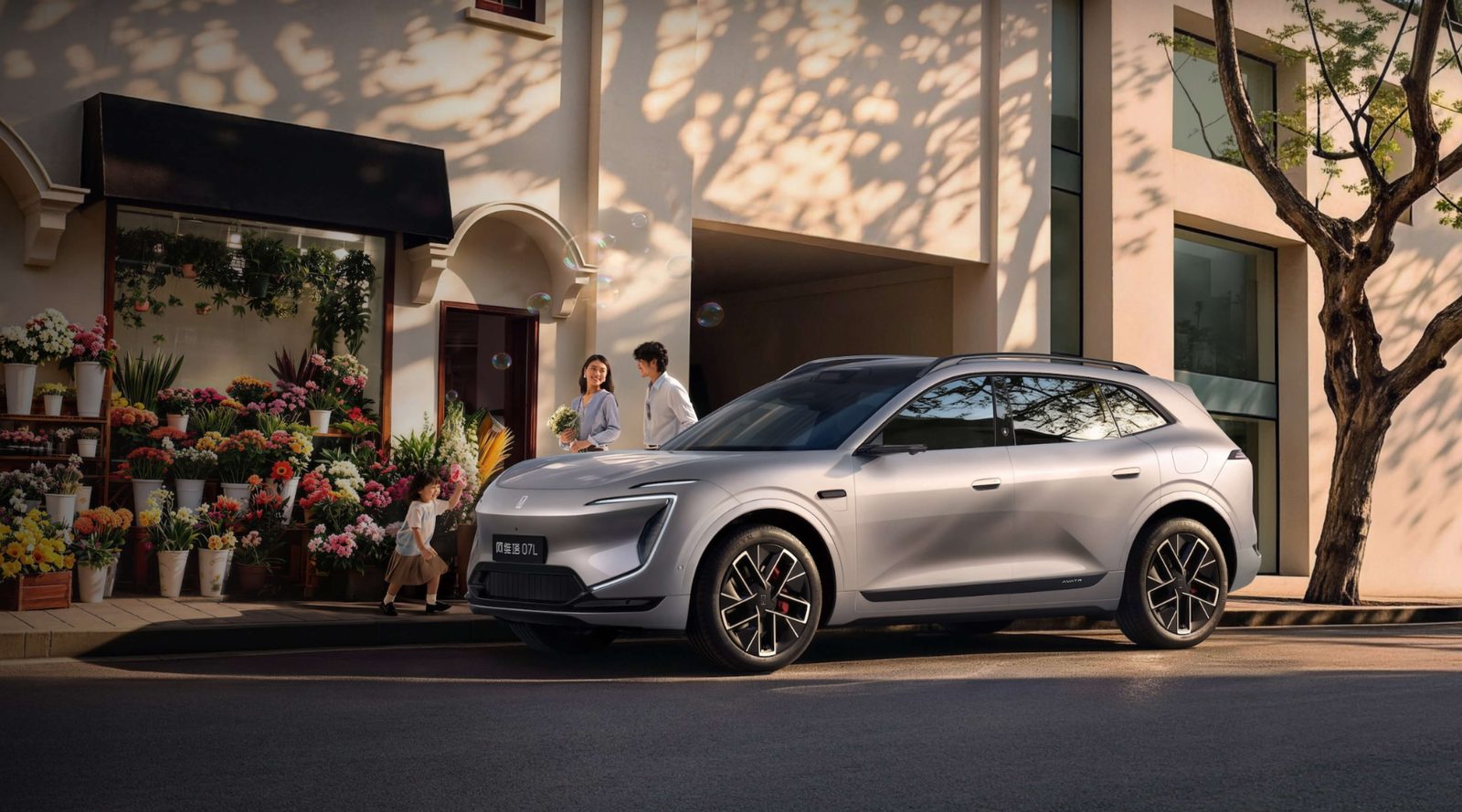 Avatr 07L EV 2026 — экстерьер, вид сбоку, рынок China pre-sale reference