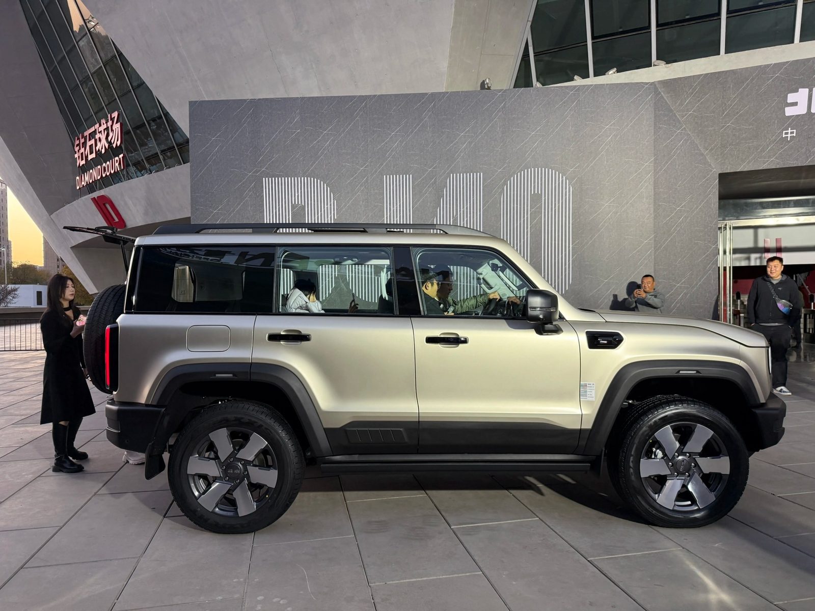 BAIC / Beijing BJ40e EREV 2025 — экстерьер, вид сбоку