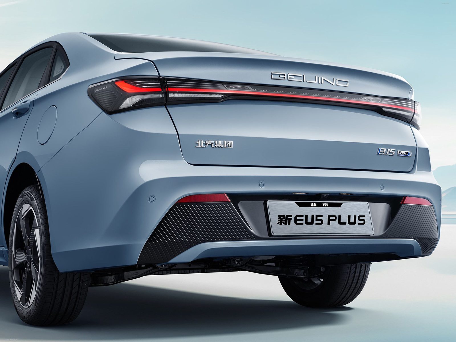 BAIC / Beijing EU5 Plus 2021 — экстерьер, вид спереди 3/4, рынок internal_mvp