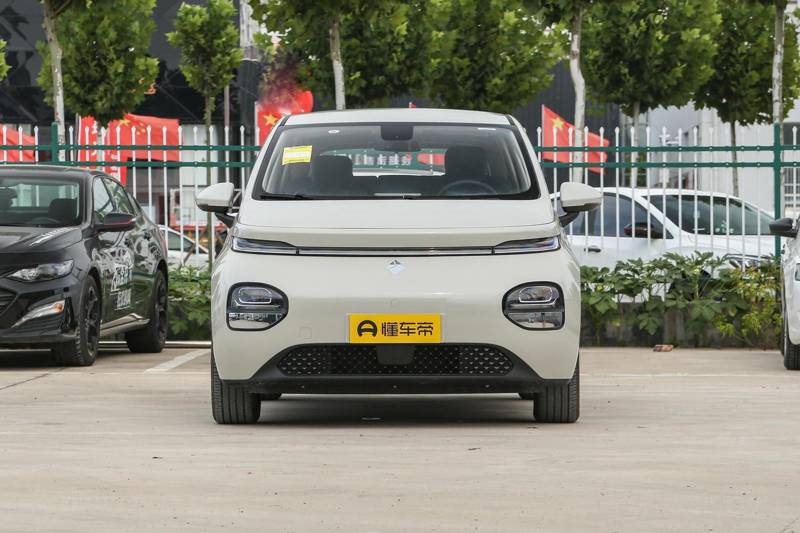 Baojun Yunduo / Cloud EV 2023 — главное фото модели, экстерьер, вид спереди 3/4, рынок internal_mvp
