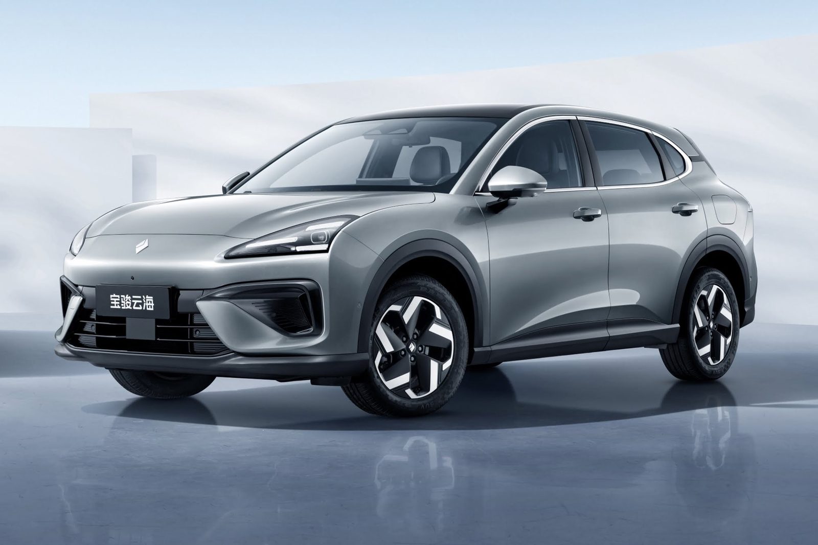 Baojun Yunhai PHEV 2026 — главное фото модели, экстерьер, вид спереди 3/4, рынок internal_mvp