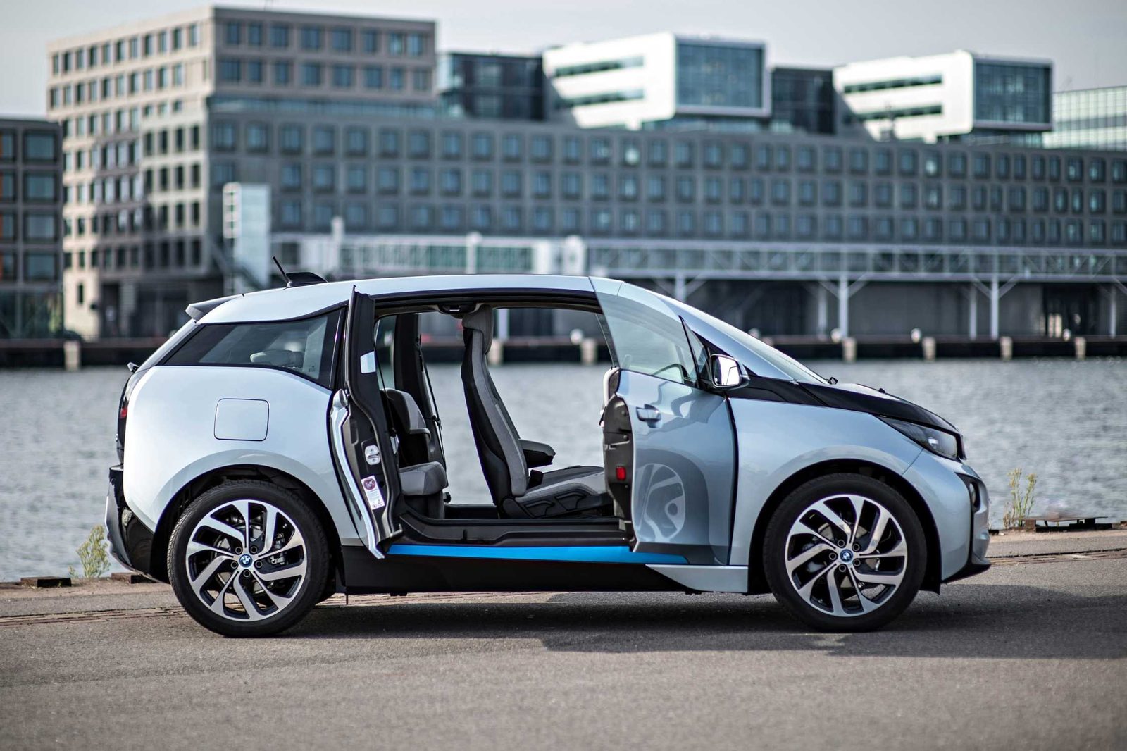 BMW i3 China 2026 — экстерьер, вид сбоку, рынок internal_mvp