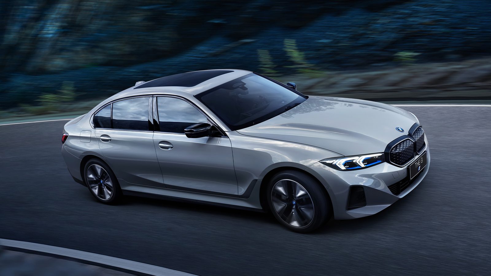 BMW i3 China 2026 — экстерьер, high side 3q, рынок China OEM