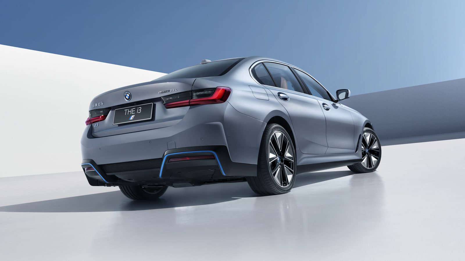 BMW i3 China 2022 — экстерьер, вид сзади 3/4, рынок China OEM