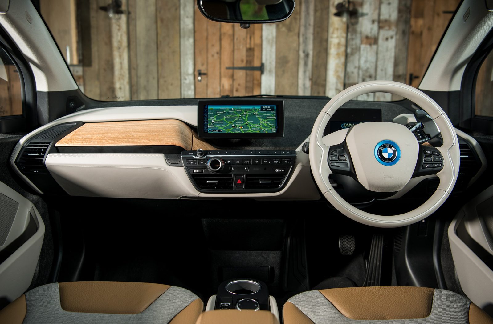 BMW i3 China 2026 — главное фото модели, интерьер, передняя панель, рынок internal_mvp