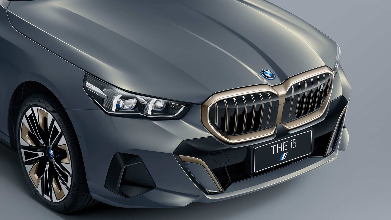 BMW i5 L China 2026 — экстерьер, вид спереди 3/4, рынок internal_mvp