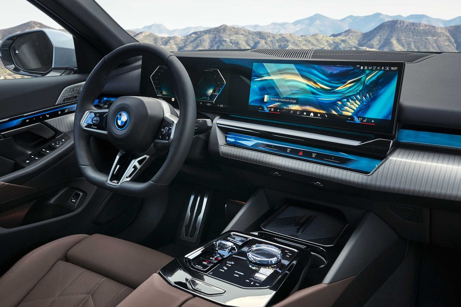 BMW i5 L China 2026 — главное фото модели, интерьер, передняя панель, рынок internal_mvp