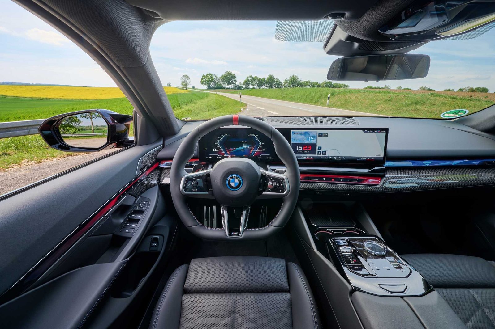 BMW i5 M60 xDrive Import China 2026 — интерьер, второй ряд сидений, рынок internal_mvp