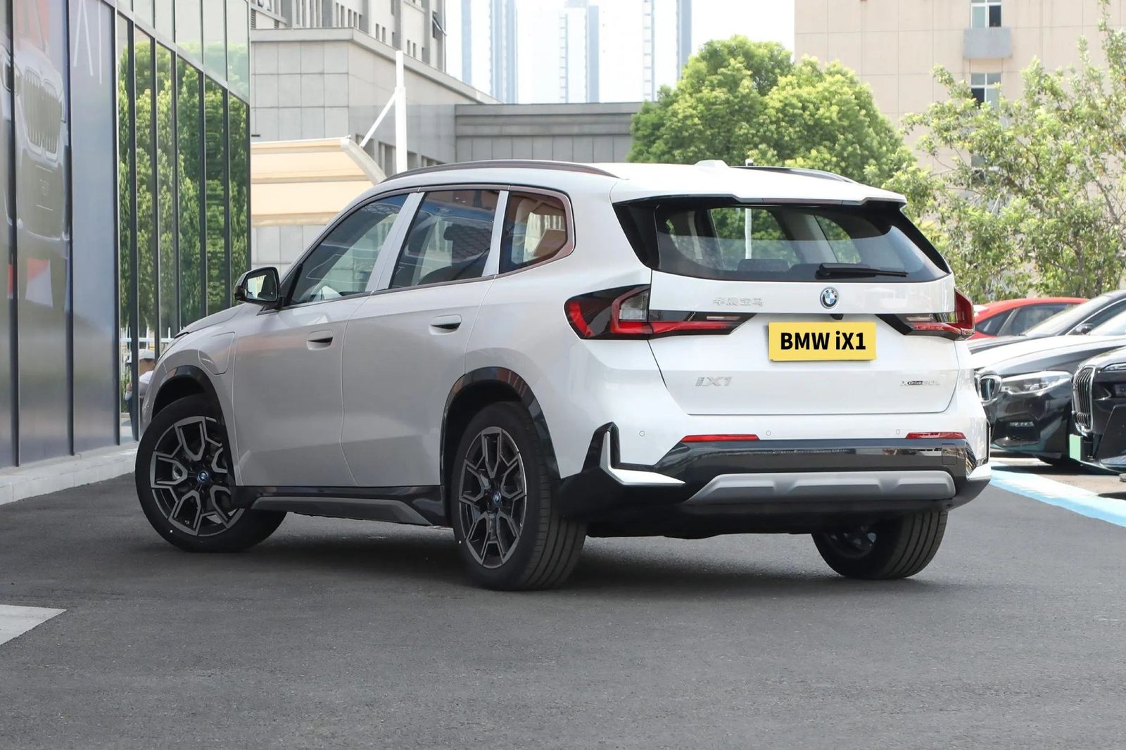 BMW iX1 China 2025 — экстерьер, вид сбоку, рынок internal_mvp