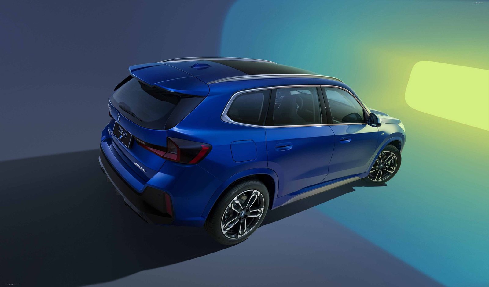 BMW iX1 China 2025 — экстерьер, вид сзади 3/4