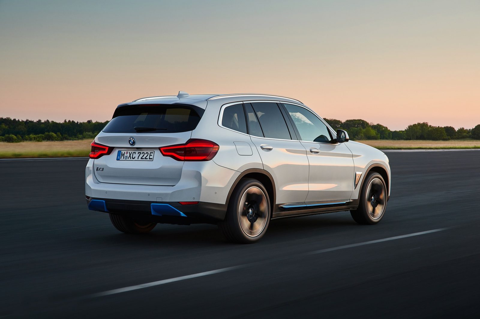 BMW iX3 China 2024 — экстерьер, вид сбоку, рынок internal_mvp
