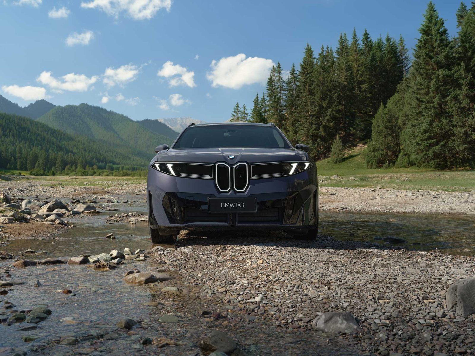 BMW iX3 Neue Klasse LWB 2026 — главное фото модели, экстерьер, вид спереди 3/4, рынок China