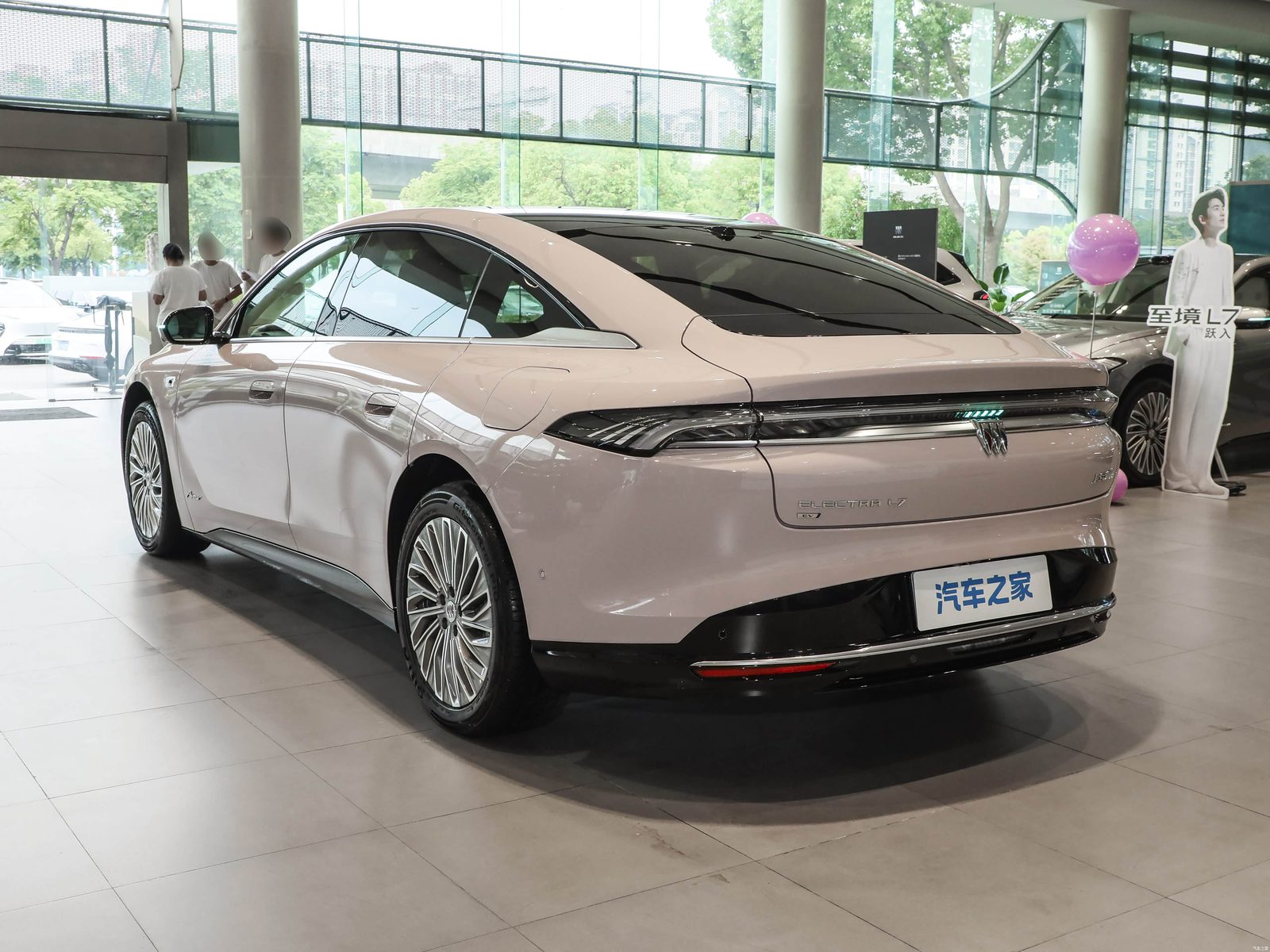 Buick Electra L7 BEV 2026 — экстерьер, вид сзади 3/4, рынок China