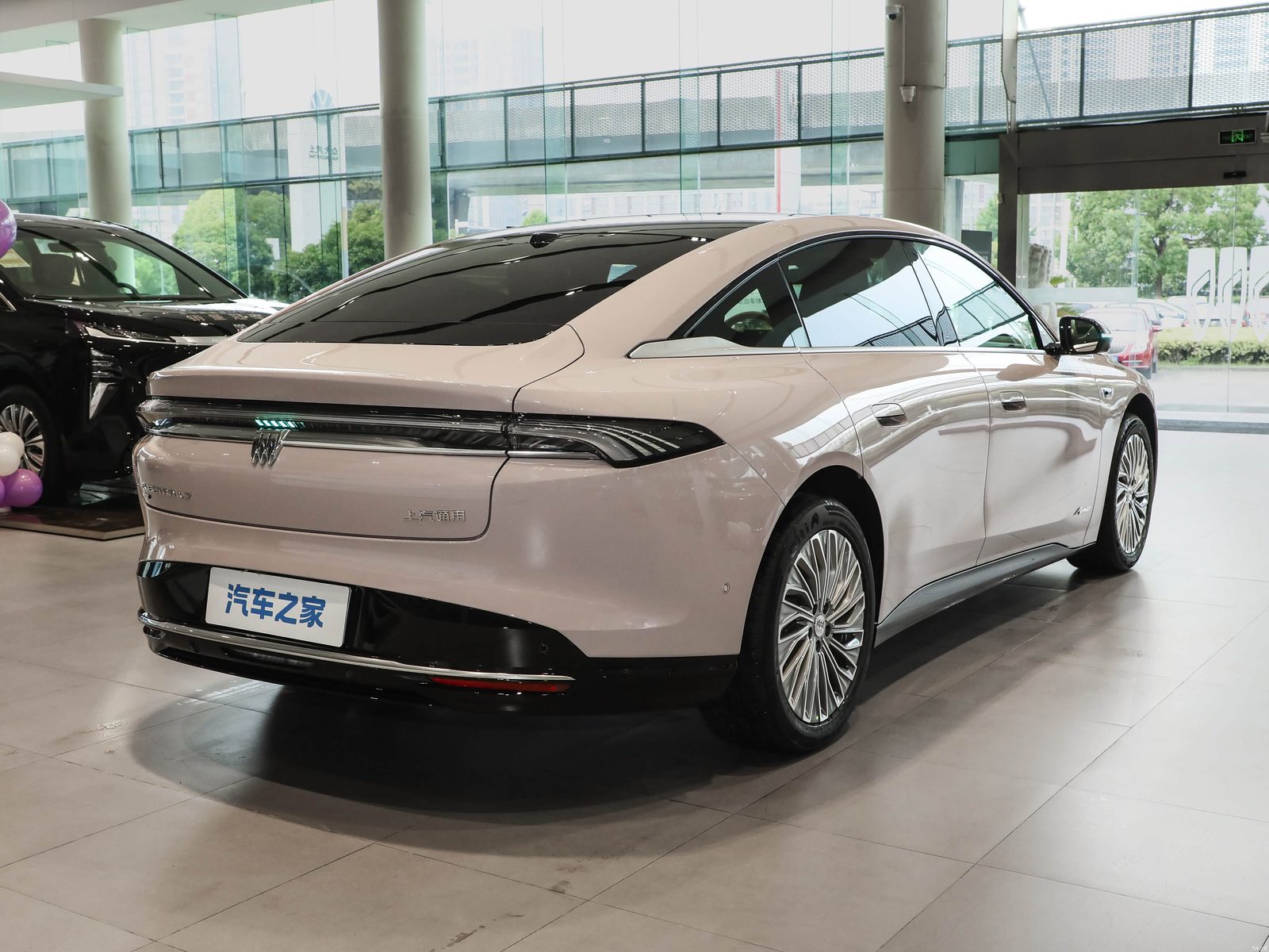 Buick Electra L7 BEV 2026 — экстерьер, rear three quarter right, рынок China