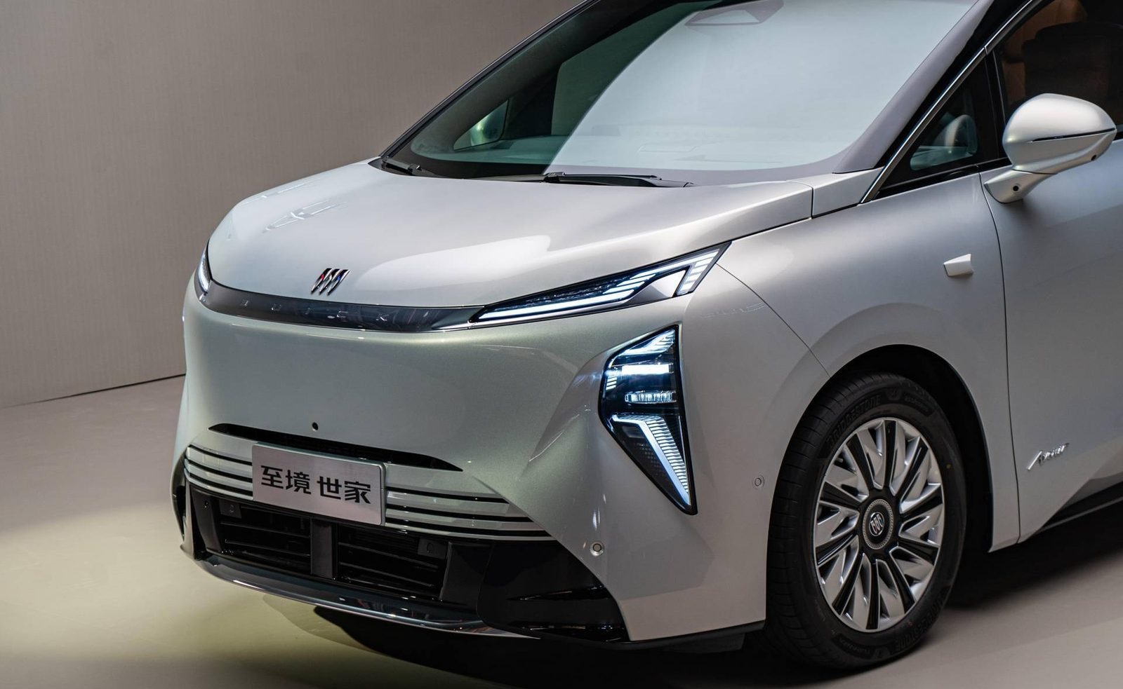 Buick Zhijing Shijia PHEV 2026 — экстерьер, front 3q detail, рынок China launch media