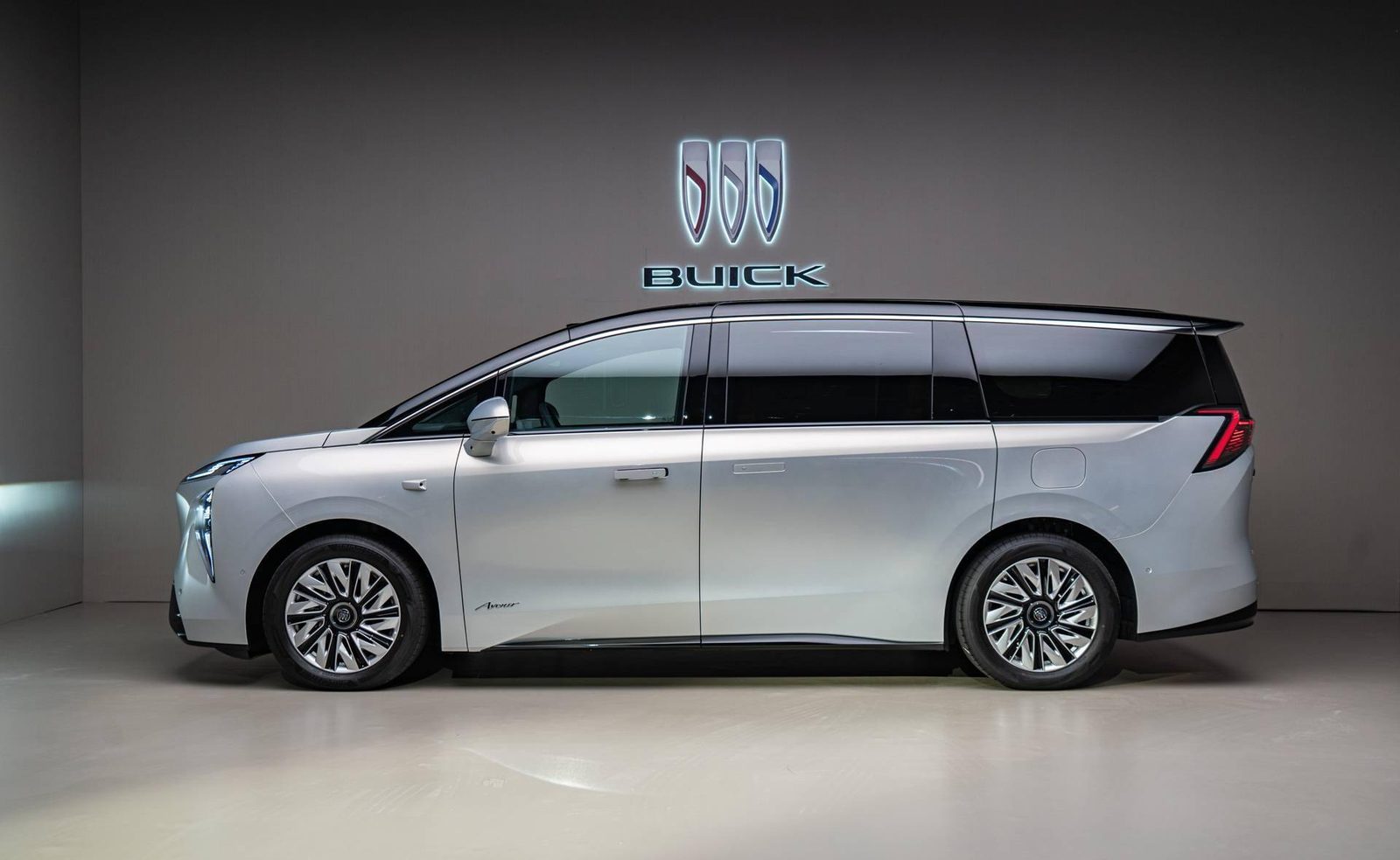 Buick Zhijing Shijia PHEV 2026 — экстерьер, вид сбоку, рынок China launch media