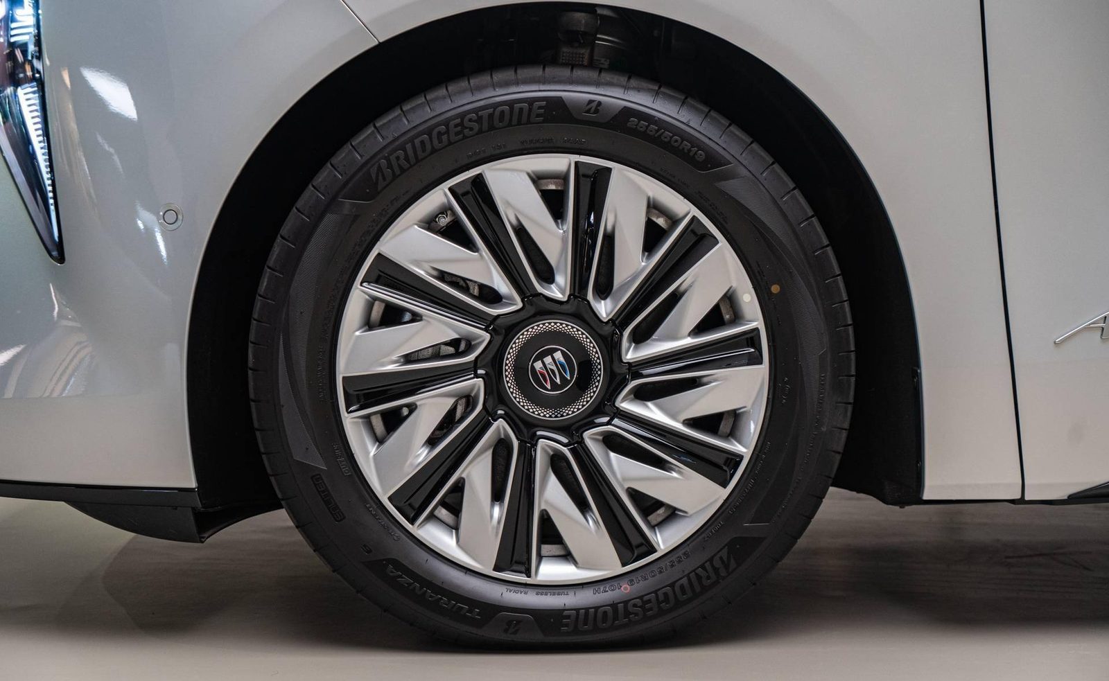 Buick Zhijing Shijia PHEV 2026 — экстерьер, wheel detail, рынок China launch media