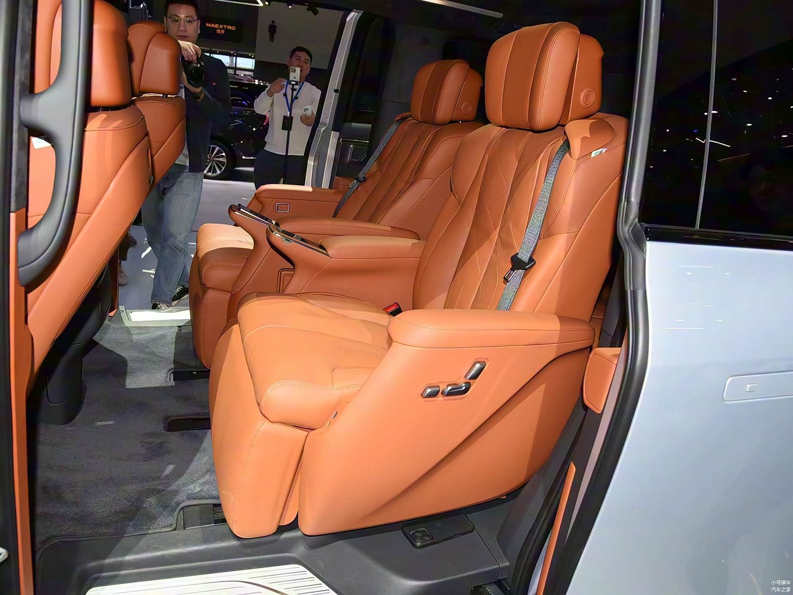 Buick Zhijing Shijia PHEV 2026 — интерьер, второй ряд сидений, рынок internal_mvp