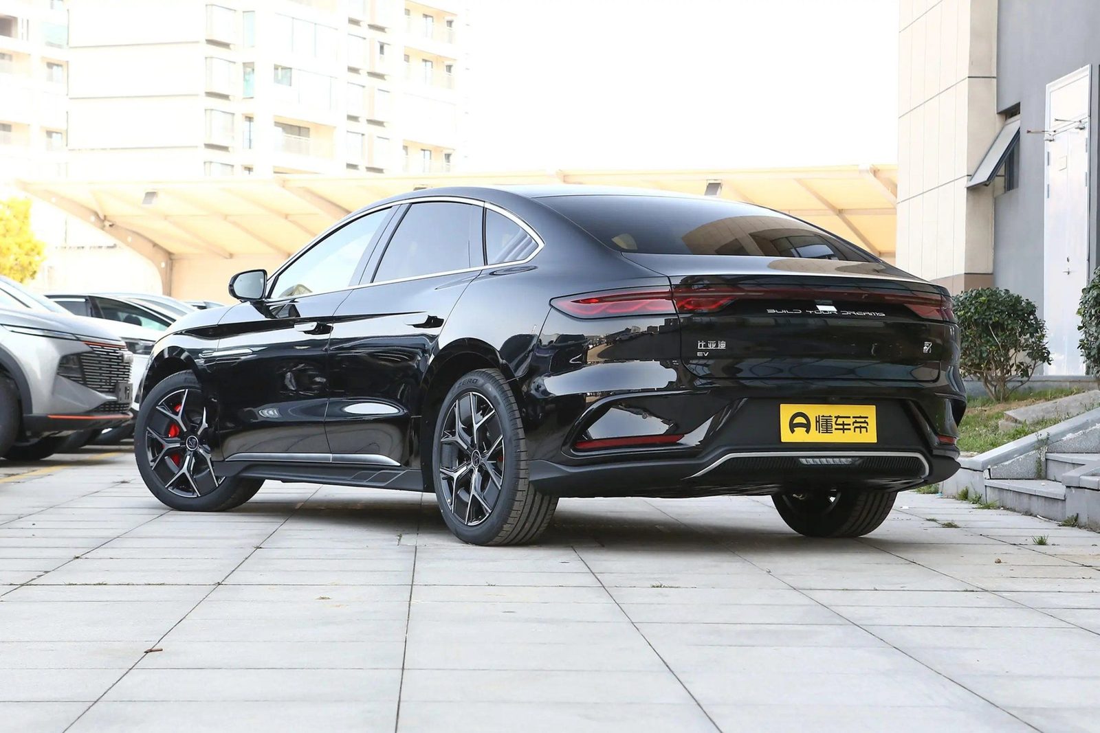 BYD Han L DM-i / DM-p 2025 — экстерьер, вид сбоку, рынок internal_mvp