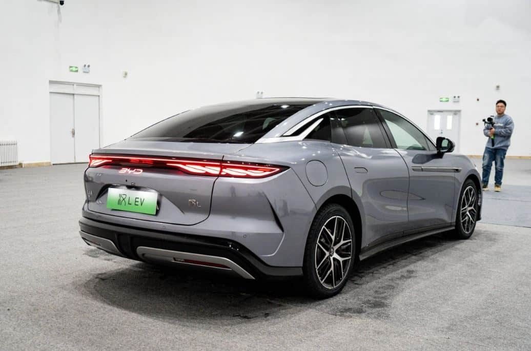BYD Han L EV 2025 — экстерьер, вид сзади 3/4, рынок china_reference