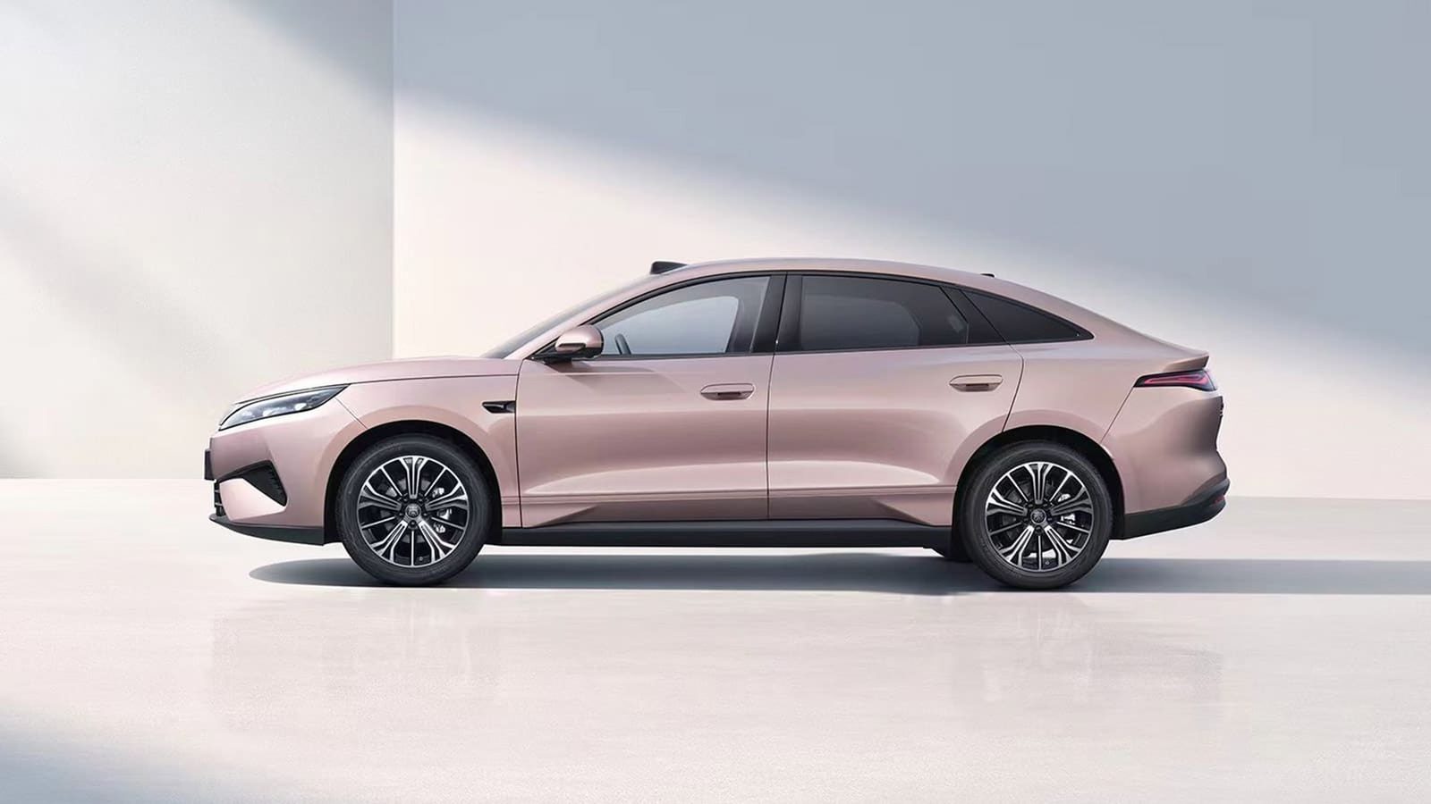 BYD Qin Max EV / DM-i 2026 — экстерьер, side profile pink official preview, рынок China pre-launch/reference