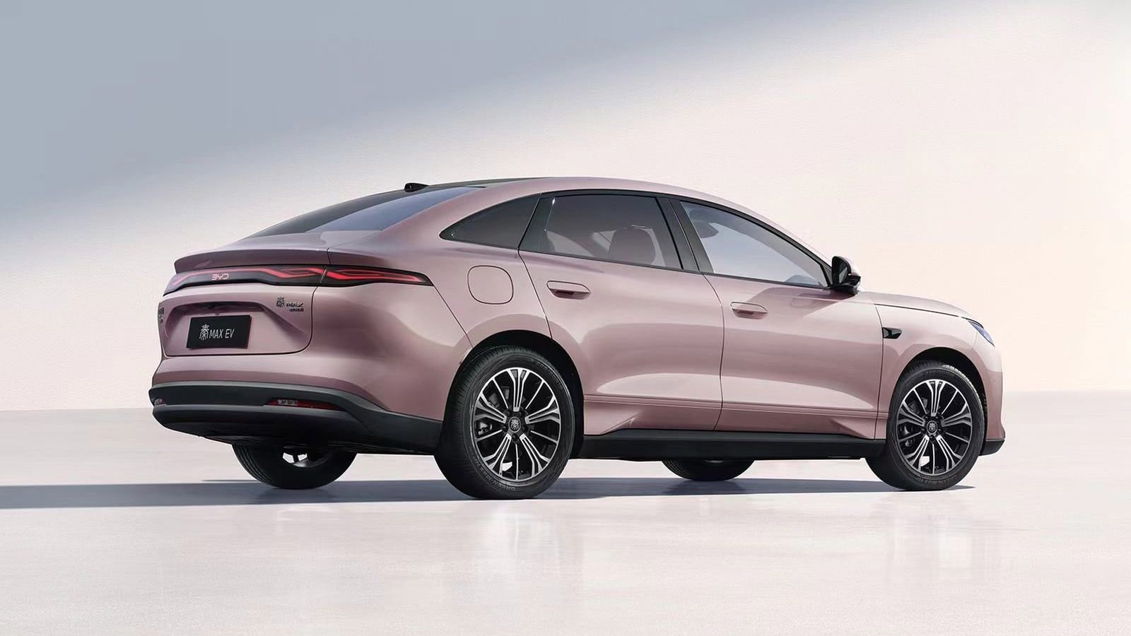 BYD Qin Max EV / DM-i 2026 — экстерьер, rear three quarter pink official preview, рынок China pre-launch/reference